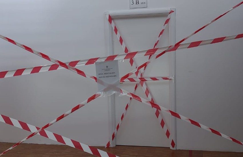 Paura nel Salento. Crolla solaio di un’abitazione, sul posto carabinieri e vigili del fuoco