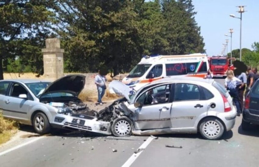 Violento incidente sulla provinciale. Tre auto coinvolte, due i feriti