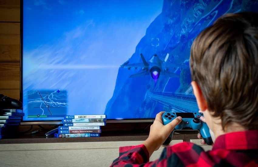 Il figlio è ossessionato dai videogiochi, la punizione del padre è diabolica: “Ora odierà i videogame”