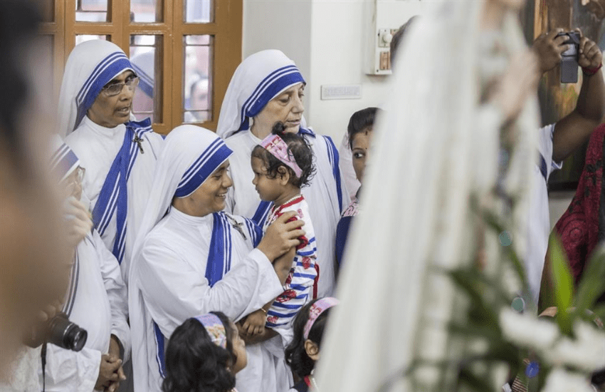 Le suore di Madre Teresa cacciate: “Non rispettano le leggi”