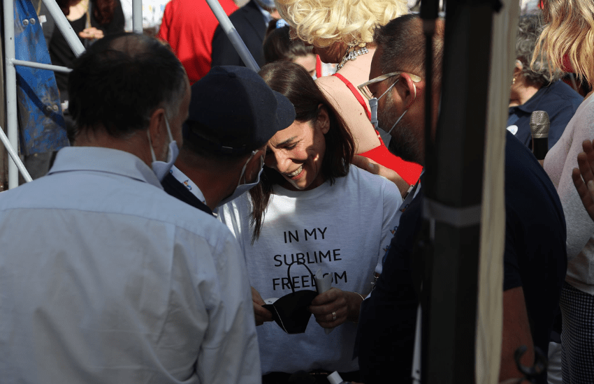 Paola Turci si sposa con l’ex compagna di Silvio Berlusconi (VIDEO)