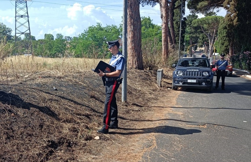 Fiumicino, incendio di sterpaglie, carabinieri arrestano un uomo
