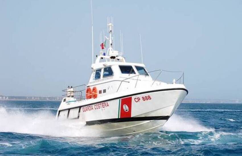 San Giovanni Li Cuti, recuperato bagnante in difficoltà a circa mezzo miglio dalla costa