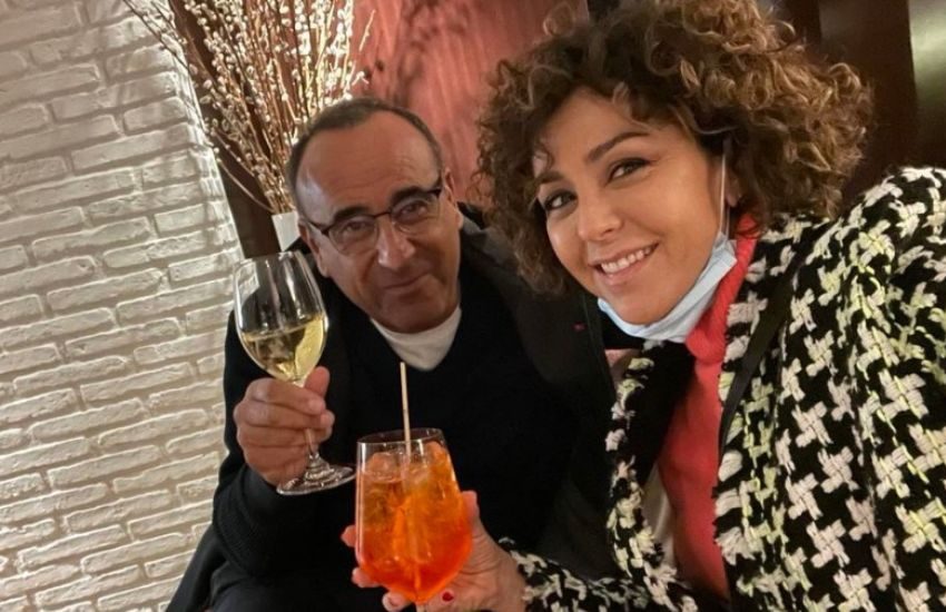 Carlo Conti celebra i 10 anni d’amore con Francesca: “Mi ha cambiato la vita”