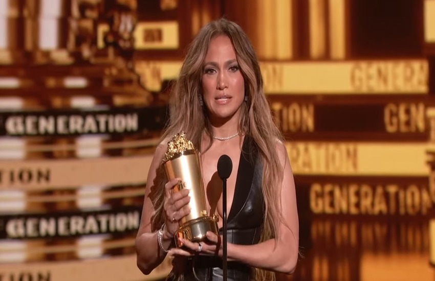 Lacrime per Jennifer Lopez agli Mtv Movie Awards: il suo grazie ad una persona speciale