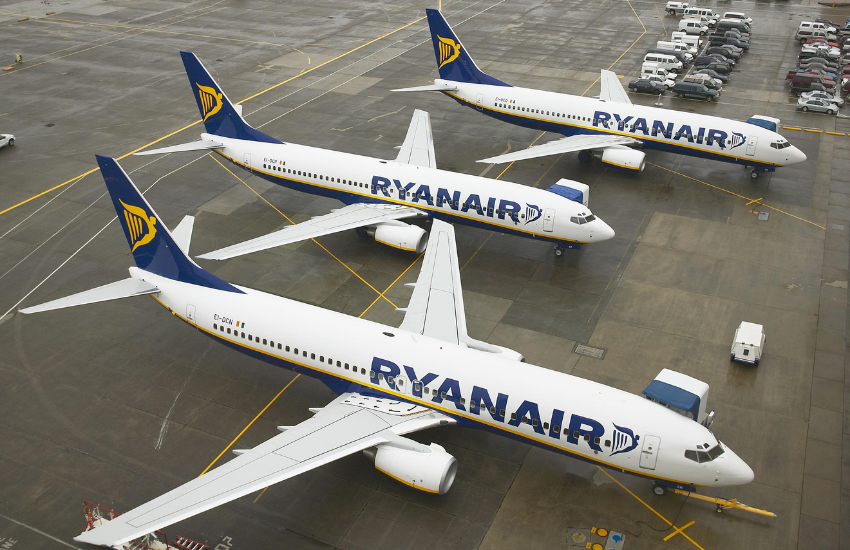 Ryanair, equipaggi “senza acqua e cibo”: i dipendenti lasciano a terra gli aerei