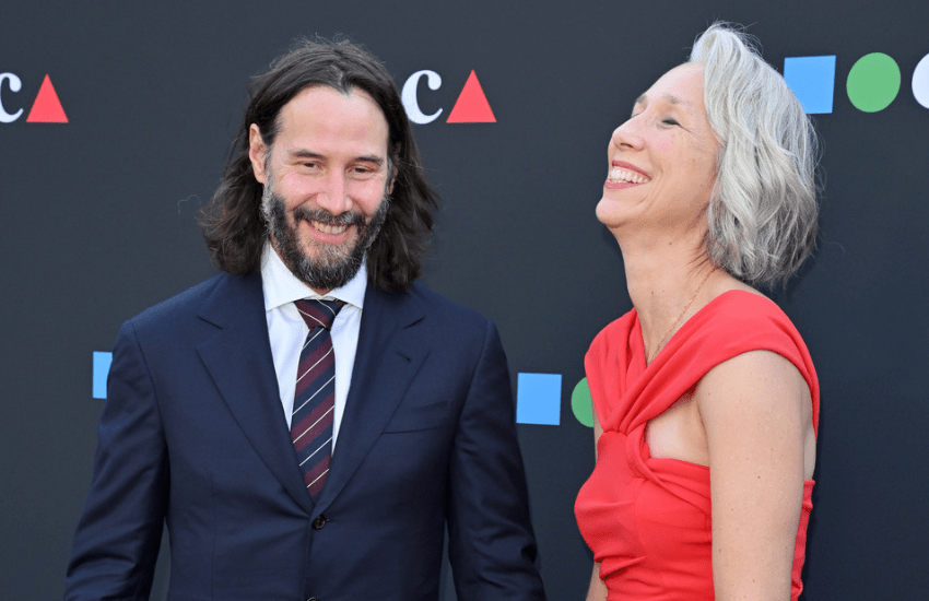 Keanu Reeves fa una rara apparizione pubblica con la fidanzata: fan in visibilio