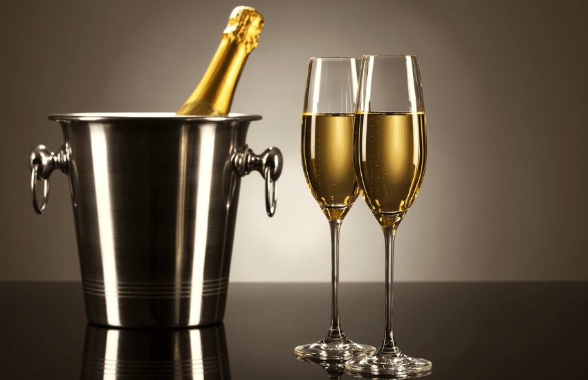 Ecstasy al posto dello champagne: allerta per un altro pericoloso lotto