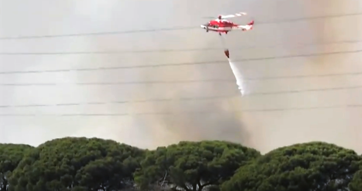 Panico a Roma: mega incendio, evacuate intere palazzine (VIDEO)