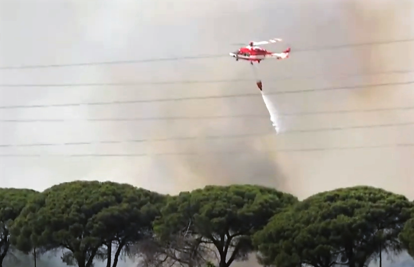 Panico a Roma: mega incendio, evacuate intere palazzine (VIDEO)
