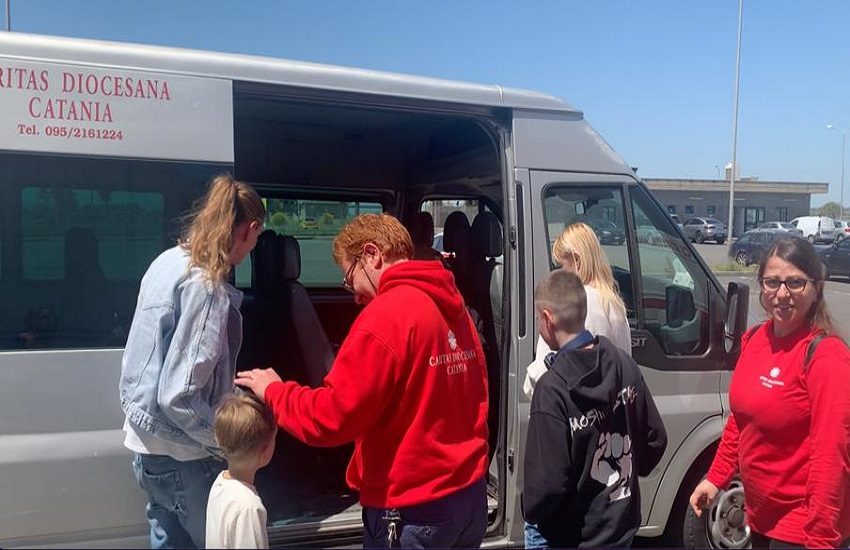 Guerra, Marina e Margareta accolte dalla Caritas di Catania. Pappalardo: “Ci hanno portato dentro ai loro racconti”