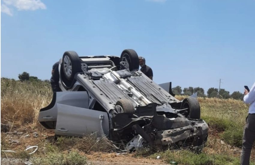 Ancora un incidente nel Salento. Esce fuori strada sulla provinciale e si ribalta con l’auto
