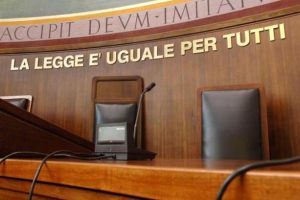 Milano, undici attivisti a processo per gli imbrattamenti in piazza Duomo