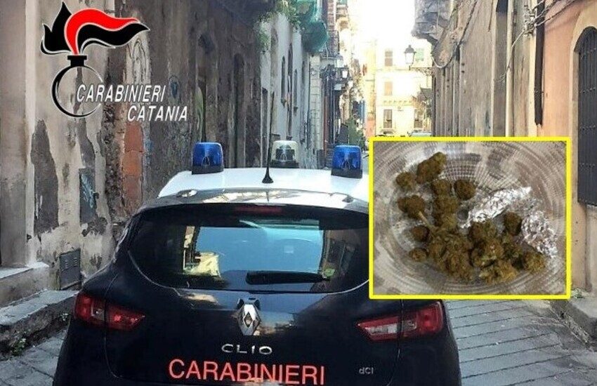 Catania, spaccio di droga: denunciato un 24enne