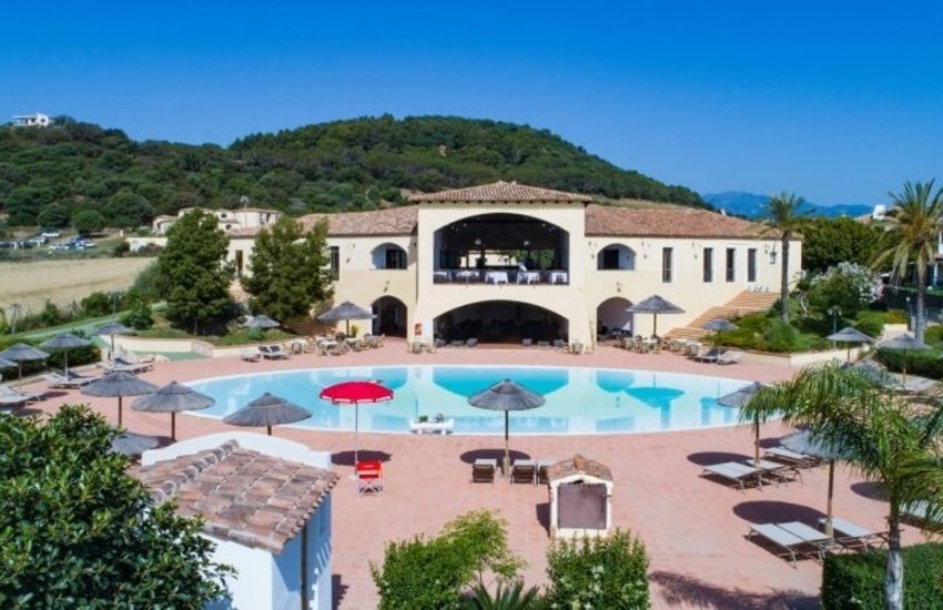 Tragedia in Sardegna: bimbo di 6 anni romano annega mentre gioca nella piscina