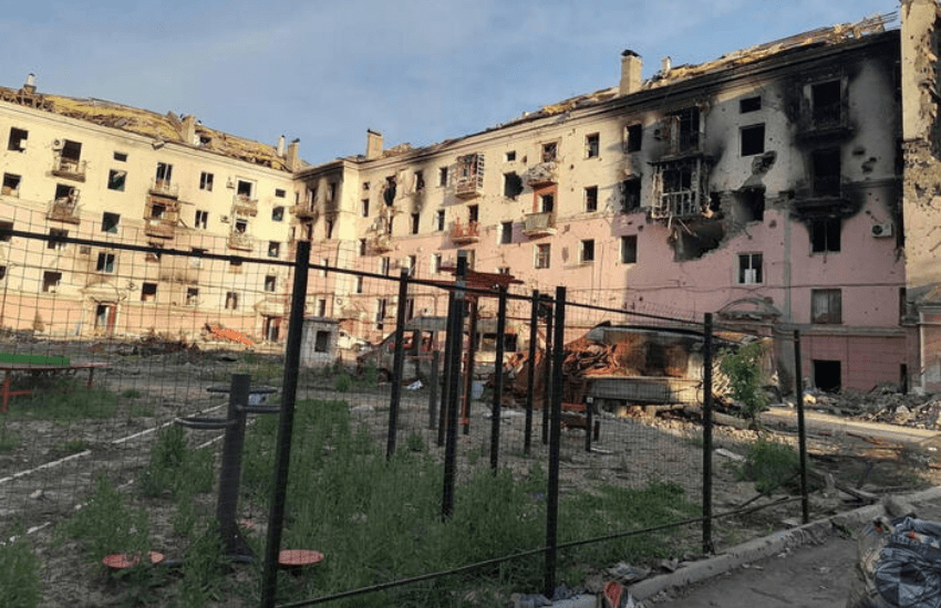 Ucraina, a Mariupol civili costretti a smaltire esplosivi: 8 uccisi da una mina