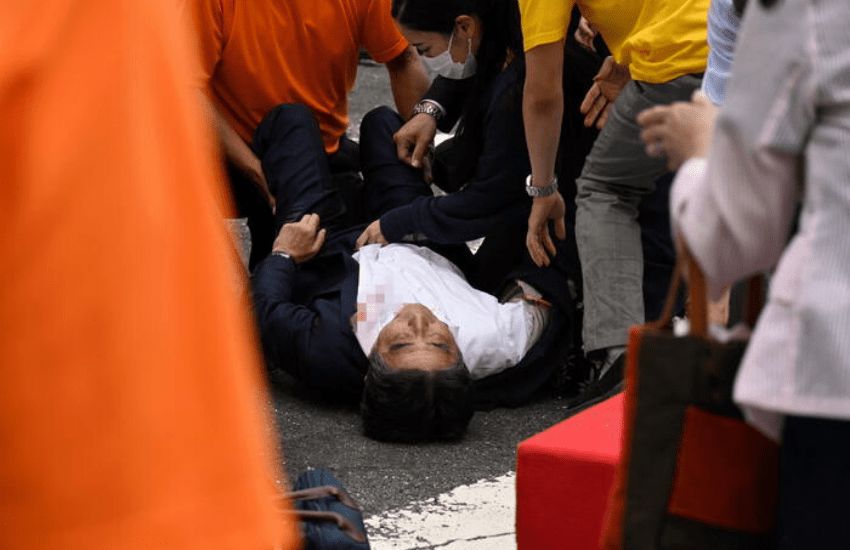 Shinzo Abe: il video dell’attentato e l’arma rudimentale usata dall’assassino