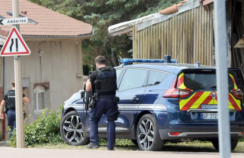 Orrore in Francia: 20enne si arma di katana e massacra l’intera famiglia