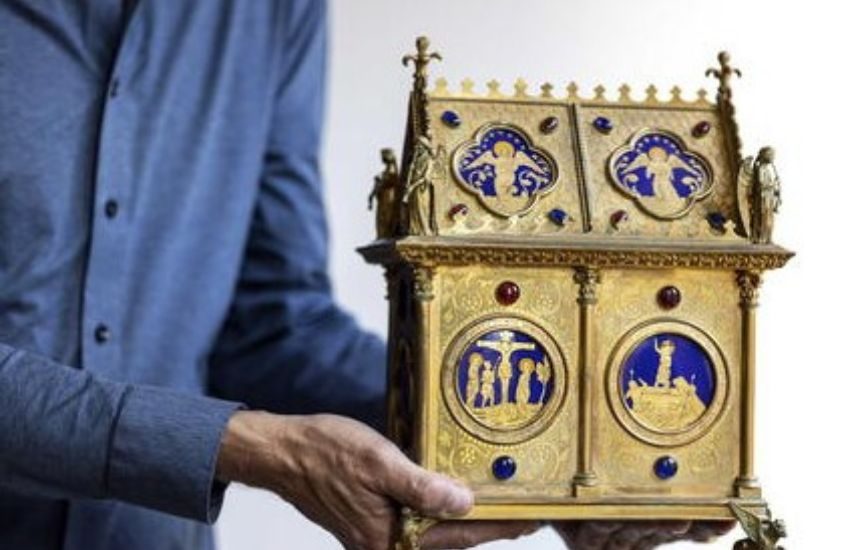 Rubano il “sangue di Cristo” ma lo restituiscono per paura della maledizione