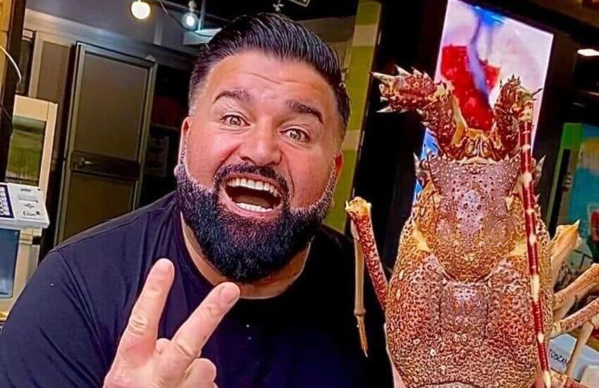 Bomba nella notte alla pescheria di Peppe Di Napoli: “Mi viene lo schifo a stare a Napoli”