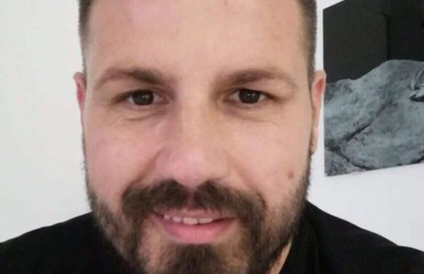 Napoli, trova borsa con migliaia di euro e oro: fa il giro della città per restituirla