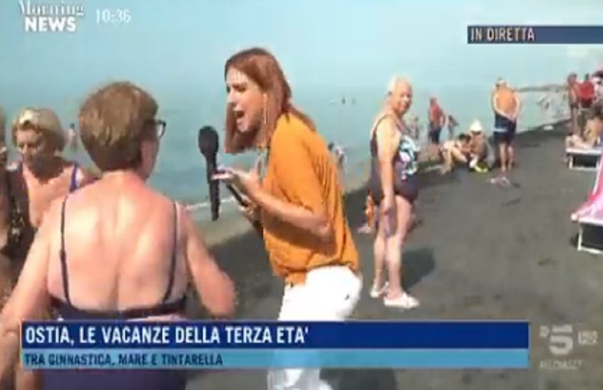 [VIDEO] Gaffe di una bagnante durante un collegamento a Morning News su Canale 5