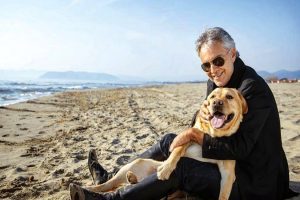 Furto in una villa di Andrea Bocelli: enorme bottino stimato mezzo milione di euro