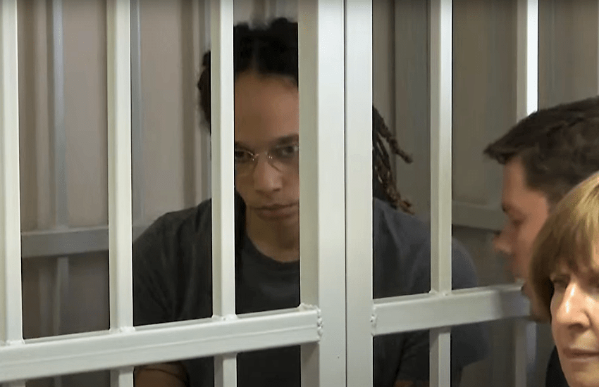 Brittney Griner: la Russia la condanna a 9 anni di carcere (VIDEO)