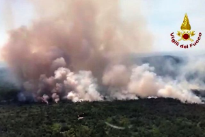 Il Carso di nuovo in fiamme: caos viabilità (VIDEO)