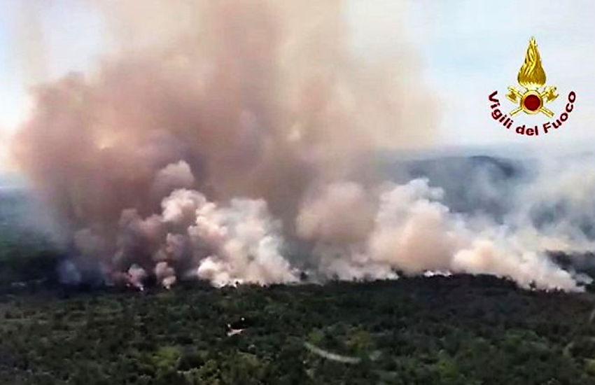 Il Carso di nuovo in fiamme: caos viabilità (VIDEO)