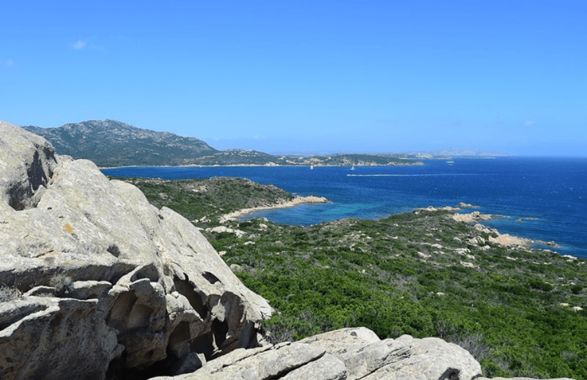 Costa Smeralda, un altro incidente: yacht sperona un gommone