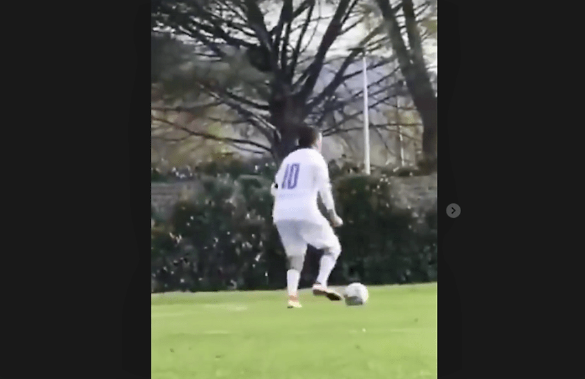 Renzi gioca a calcetto e serve l’assist a Calenda (VIDEO)