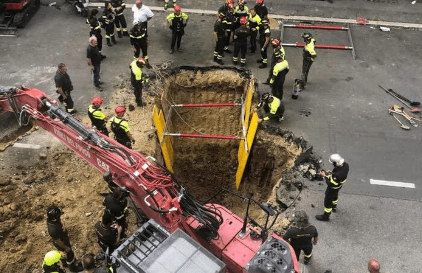 Roma: banda del buco causa frana, si cerca di salvare uno dei ladri intrappolato nella voragine