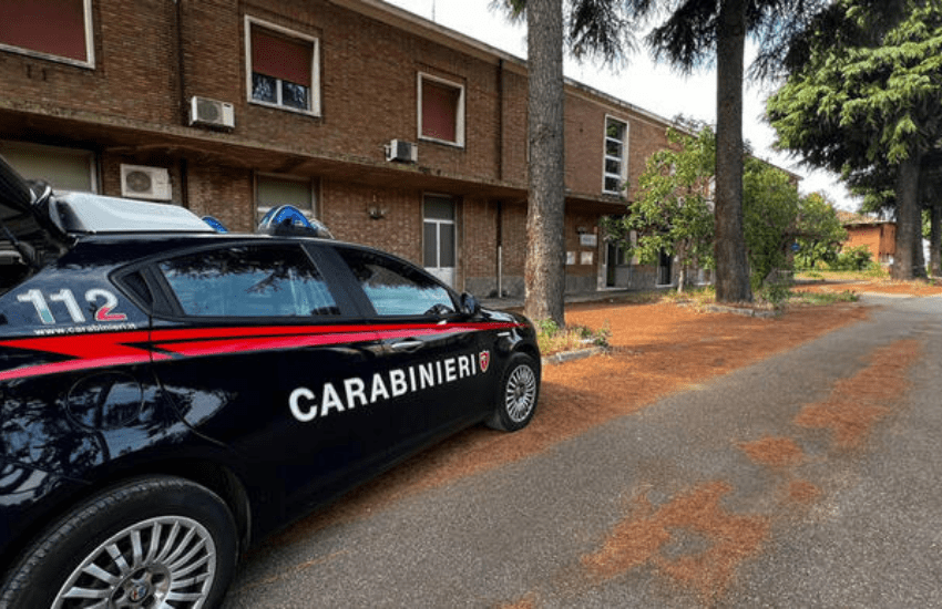 Catania, tenta di sfondare la porta di casa per aggredire la compagna: arrestato un 32enne