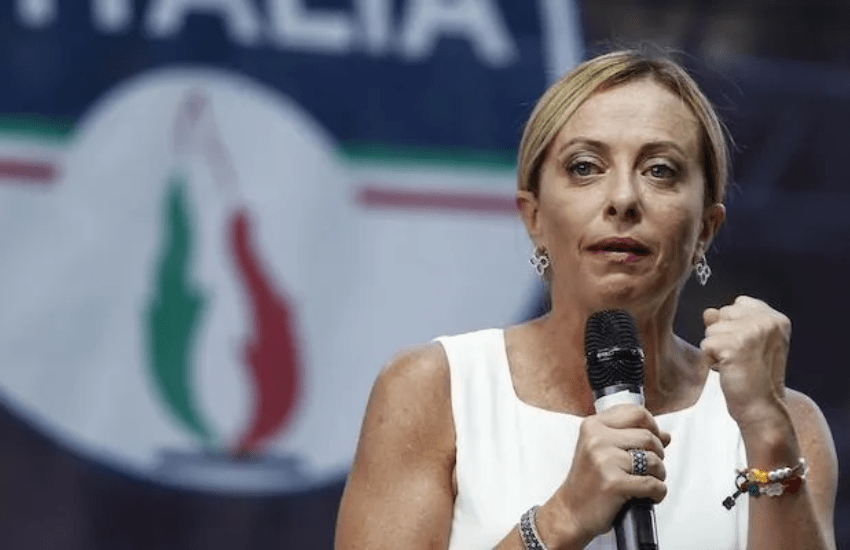 Giorgia Meloni: “La fiamma non è simbolo fascista e ne siamo orgogliosi”