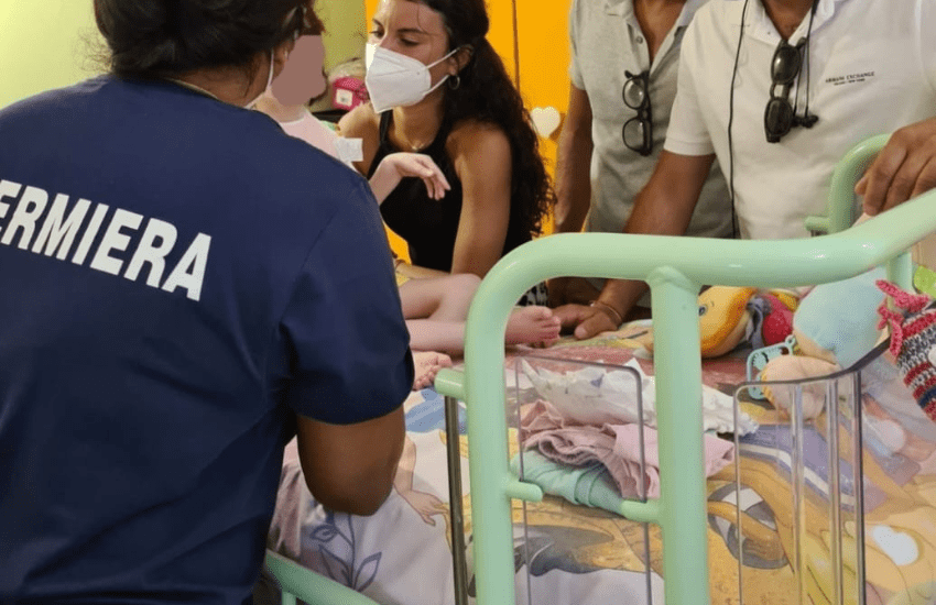 Napoli: bimba con braccia e gambe spezzate nell’indifferenza