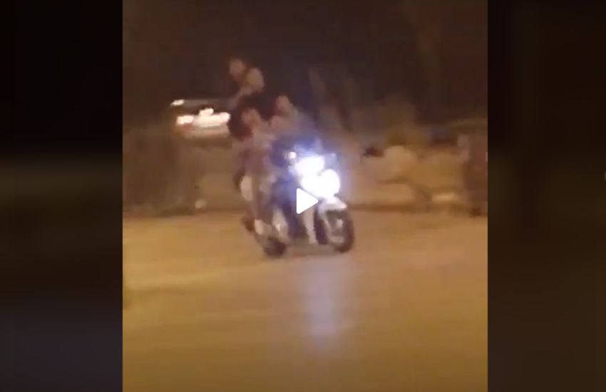 Scampia, in 6 su uno scooter: ma il video di 2 anni fa è pubblicato dalle agenzie come attuale