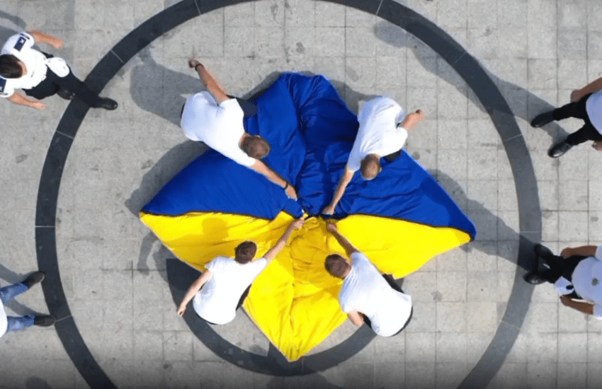 Ucraina, la Festa dell’Indipendenza: “Ci batteremo fino alla fine” (VIDEO)