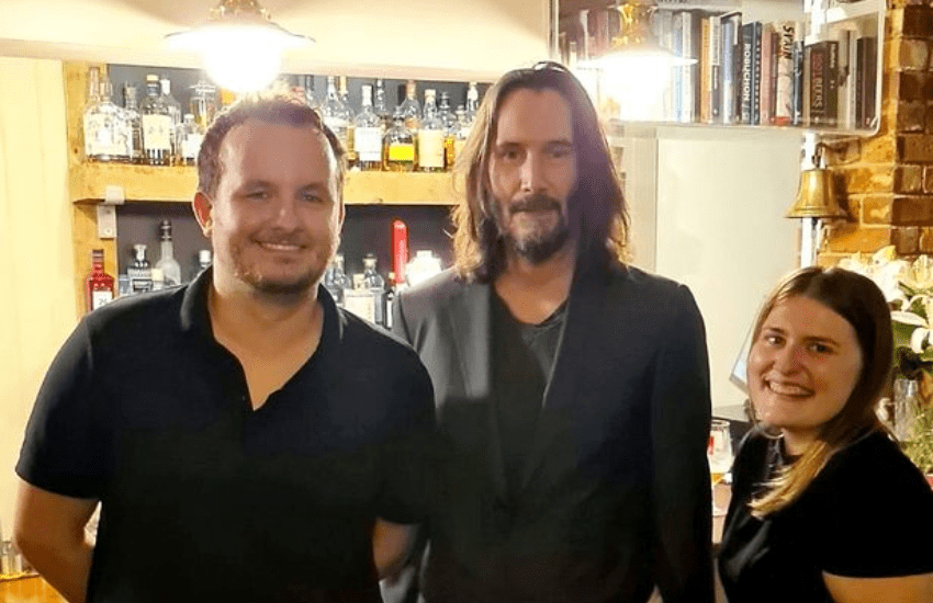Keanu Reeves a sorpresa in un pub: “E’ vero quel che si dice di lui”