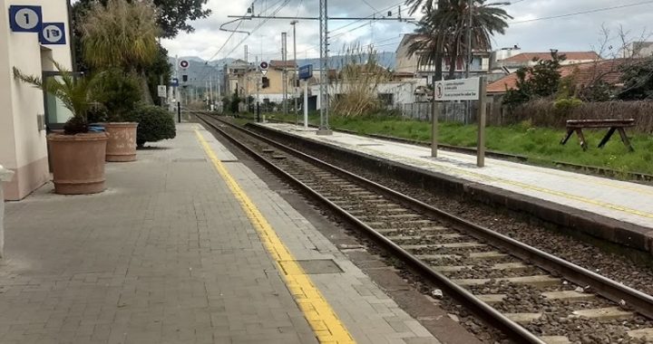 Stazione Fiumefreddo di Sicilia, 71enne muore dopo essere stato investito da un treno: indagini in corso
