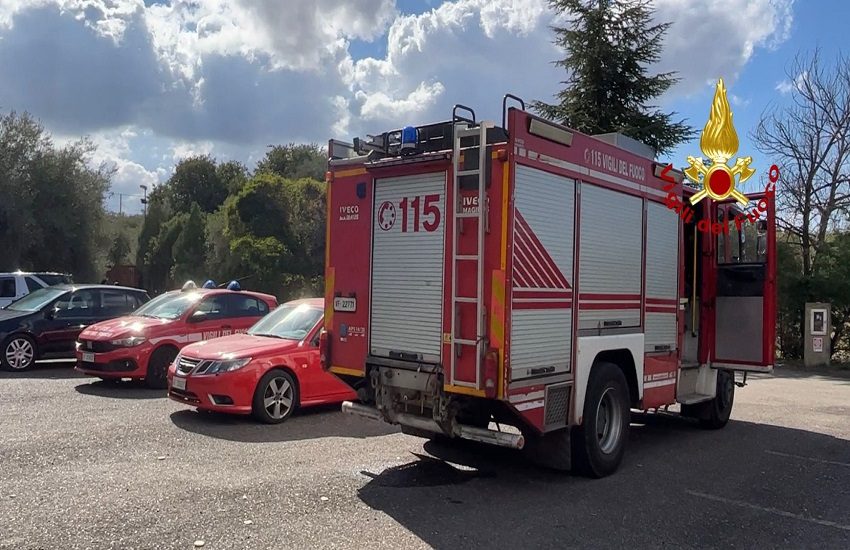 [GALLERY] Esplosione in fabbrica fuochi d’artificio a Belpasso, morto uno dei proprietari: Vigili del Fuoco, Carabinieri e 118 sul posto