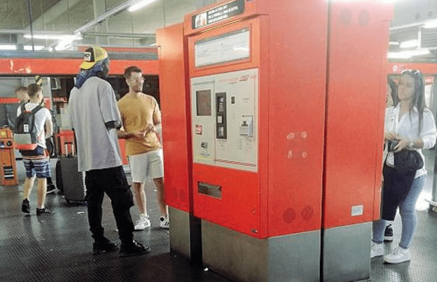 Milano: spuntano i bagarini della metro, biglietti usati venduti a metà prezzo