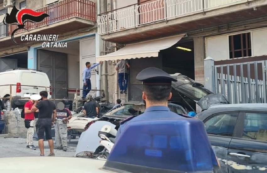 Carabinieri controllano Librino, chiuse due officine: sanzionati i titolari