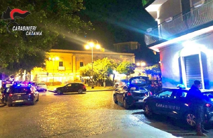 Paternò, Carabinieri mettono a tappeto le zone della movida: recuperata marijuana, elevate oltre 30 sanzioni
