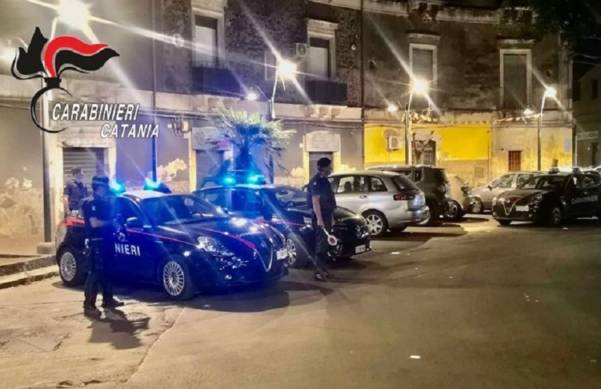 Carabinieri in piazza Palestro e via Plaia: 5 persone denunciate