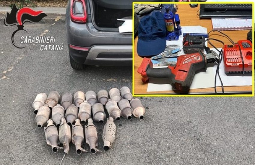Rubano 21 catalizzatori, ma i Carabinieri li beccano in Tangenziale: denunciati un 36enne e un 26enne