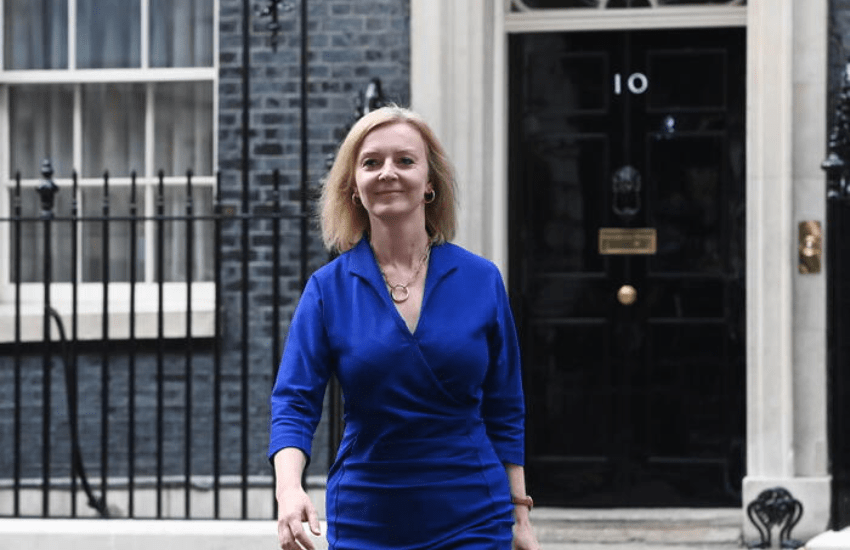 Liz Truss subentra a Boris Johnson: “Sono e mi comporterò da conservatrice”