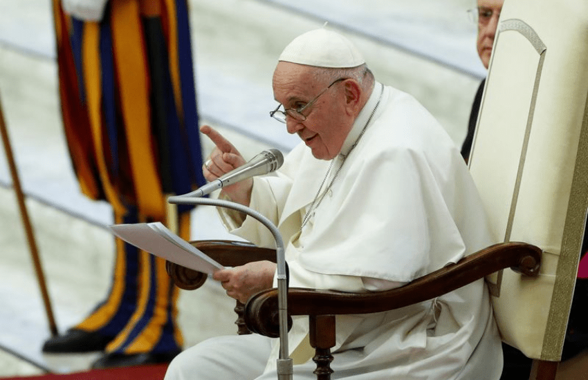 Papa Francesco: “Basta licenziare donne incinta”