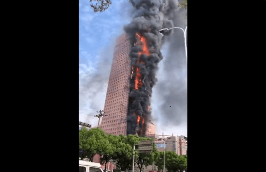 Grattacielo in fiamme: i video shock e il mistero