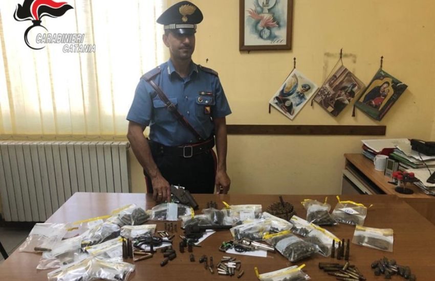 Mascalucia, aveva in casa un “arsenale” di armi e munizioni: denunciato un 58enne